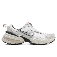 Women's V2K Run - Summit White/Chrome/White/Light Orewood Brown