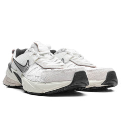 Women's V2K Run - Summit White/Chrome/White/Light Orewood Brown