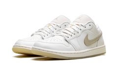 1 Low SE WMNS "Metallic Team Gold" HV5157 100